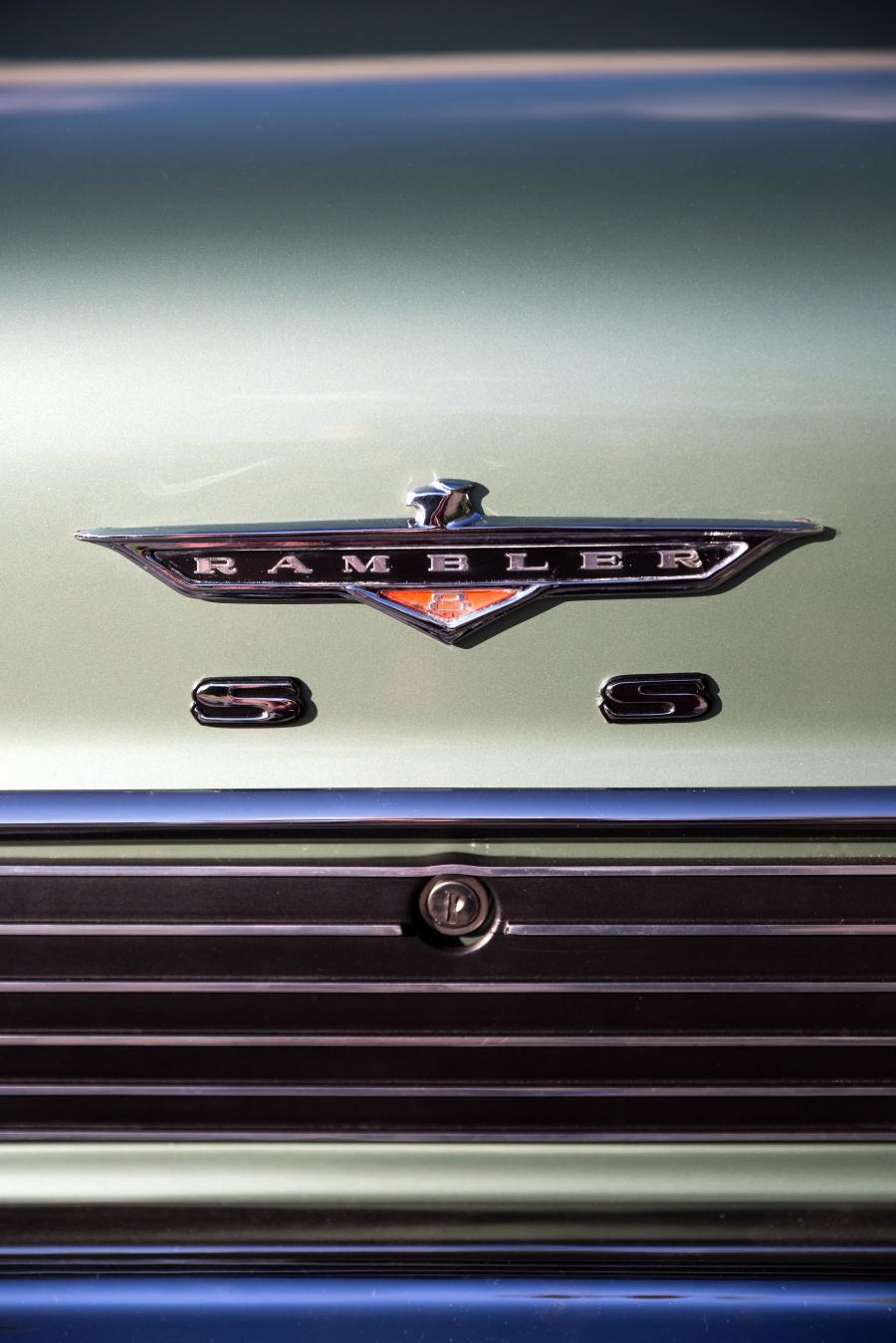 Логотип Rambler Ambassador 990 Convertible 1965 года  (фото 26 из 31)